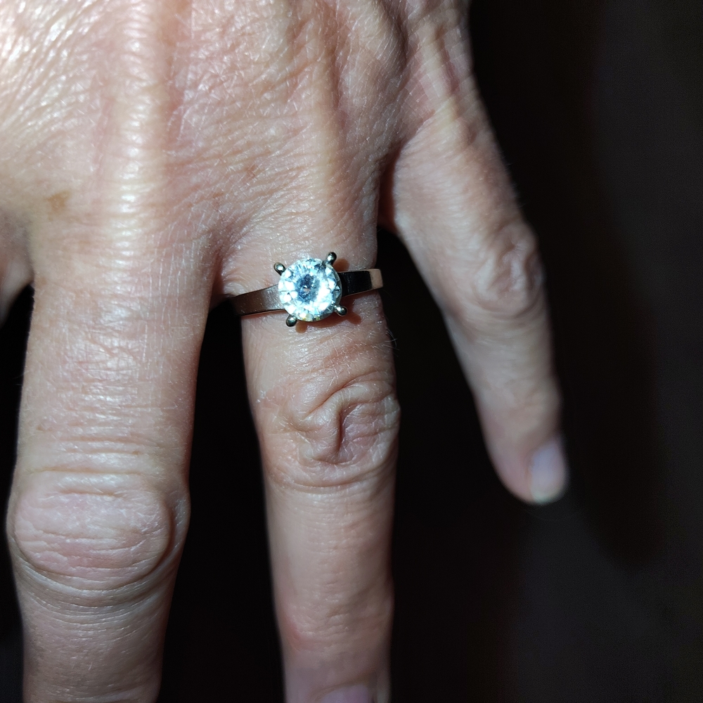 10k White Gold 1 Carat Solitaire Engagement Ring